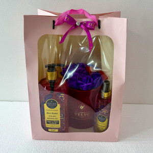 Pachet cadou Eyup,  aranjament cu 9 trandafiri mov de sapun, in cutie rosie de catifea, spray de corp 250ml Eyup Sabri-Tuncer, gel dus 750ml Eyup Sabri-Tuncer, in punga cadou