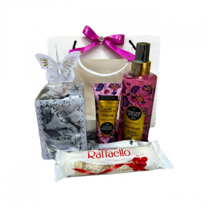 Pachet cadou Eyup, spray de corp 250ml Eyup Sabri-Tuncer, crema de maini si de corp 50ml Eyup Sabri-Tuncer, praline Raffaello 40gr, esarfa, in punga cadou, Fucsia