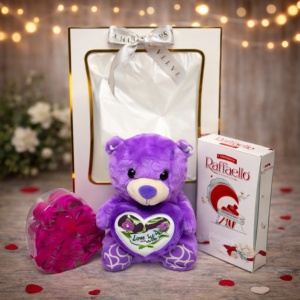 Pachet Love, cu ursulet de plus 20cm, cutie in forma de inima cu trandafiri din sapun, praline Raffaello 80gr, Mov