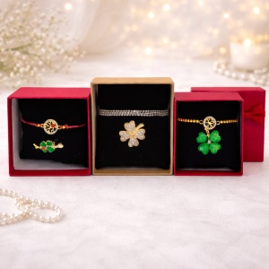 Pachet Martisor 3 seturi premium bratara si brosa trifoi, ambalate individual in cutii elegante