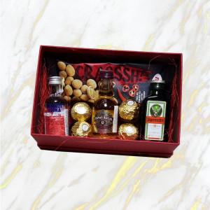 Pachet cadou Happy, cutie rosie eleganta cu selectie de bauturi alcoolice miniatura, praline si alune picante