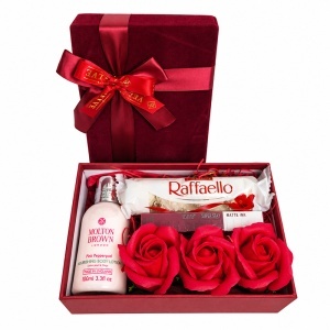 Pachet pentru femei cu lotiune de corp Molton Brown 100 ml, ruj mat USHAS, Raffaello si 3 trandafiri de sapun rosii - Img 5