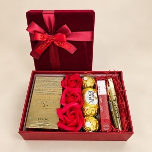Pachet pentru femei cu parfum Golden Silver 30 ml, ruj mat USHAS, mascara Eveline, Ferrero Rocher si trandafiri de sapun rosii - Img 6