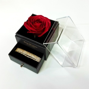 Pachet pentru indragostiti, A Drop of Love, ursulet de plus 30 cm si cutie trandafir de sapun si set 5 bratari, Maro