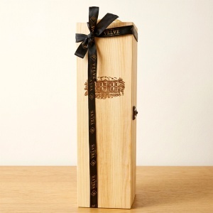 Pachet premium vin propunere nasi in cutie din lemn gravata cu ilustratie conac - Img 2