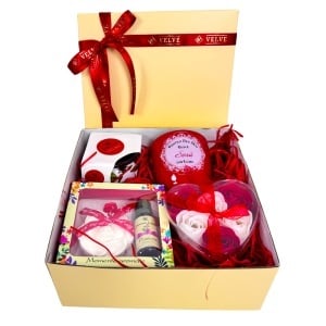 Pachet Pure Love "Pentru cea mai buna sora", cu cana personalizata, lumanare parfumata, trandafiri de sapun si set aromatic, in cutie cadou - Img 5
