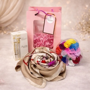 Pachet Secret, cu extract de parfum arabesc Barakkat femei 50 ml, cutie trandafiri din sapun, esarfa, in punga eleganta, Roz