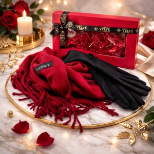 Pachet Secret, pentru femei, cu esarfa lunga Belladona si manusi elegante, asortate, in cutie cu fereastra, Burgundy, 25x15cm