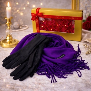 Pachet Secret, pentru femei, cu esarfa lunga Belladona si manusi elegante, asortate, in cutie cu fereastra, Mov