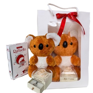 Pachet Special Valentine, Plush Koala 25cm, praline Raffaello 80gr., cutie eleganta cu sertar Fragrant Desires, decorata cu trandafir de sapun in cupola, lantisor inox, in punga cadou, Portocaliu