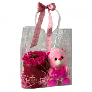 Pachet Sunny cu aranjament floral 9 trandafiri sapun, praline Raffaello 80gr, urs plus 20cm,  in punga cadou