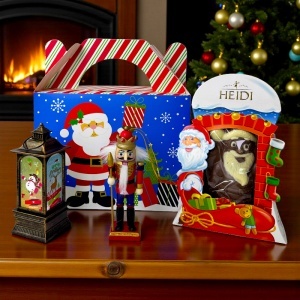 Pachet Sweet Christmas Joy, cu figurina de ciocolata Heidi, felinar decorativ luminos si ornament brad spargator de nuci, in cutie tematica de Craciun - Img 2