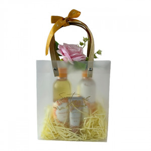 Pachet cadou Sweet Moment, gel dus 250ml Vivian Gray, crema corp 250ml Vivian Gray, crema maini 30ml Vivian Gray, trandafir artizanal, in punga eleganta cadou Portocaliu
