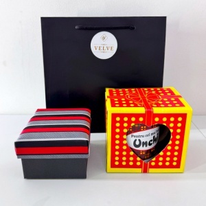 Pachet Twist Elegance pentru unchi, cana personalizata si cutie 3 piese cu cravata, batista si butoni, Rosu-Gri - Img 2