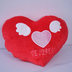 Perna brodata Angel, cu aspect pufos, tip inima si mesaj romantic, 25X35, Rosu