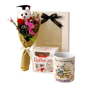 Set „Cea mai minunata Diriginta” cu cana personalizata, minibuchet cu ursulet, praline Raffaello si ambalaj elegant
