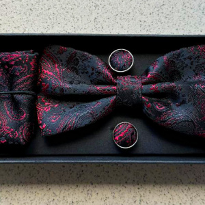 Set 3 piese Elegant , pentru barbati, papion, butoni si batista din stofa, negru cu imprimeu rosu