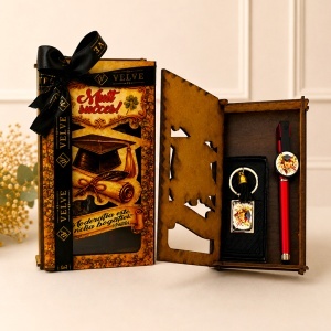 Set absolvire „Mult Succes” cu pix touch si breloc personalizat in caseta din lemn premium - Img 4