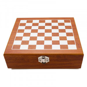 Set cadou pentru barbati VLV, cutie si piese pentru sah, tirbuson, sticla pentru bautura si pahar imbracat in piele ecologica, maro, 20x18x6cm - Img 2
