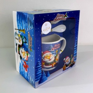 Set cana ceramica, farfurie si lingurita, Merry Christmas Santa's helper, ambalata in cutie cu fereastra, 200ml - Img 3
