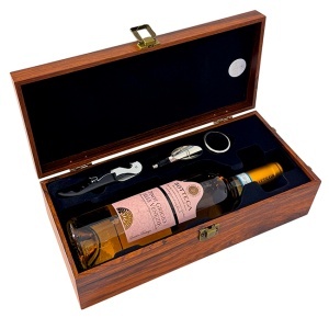 Set caseta eleganta din lemn Special Wine, cu trei accesorii vin si o sticla Bottega, Maro