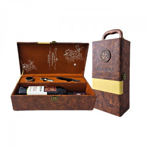 Set, caseta eleganta din piele ecologica pentru o sticla, cu maner, vin Merlot&Pinot Noir si 3 accesorii pentru vin
