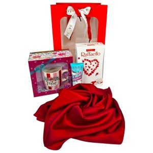 Set "Cea mai buna sotie din lume", esarfa eleganta, cana personalizata, praline Raffaello si crema de maini Eveline, in punga de cadou