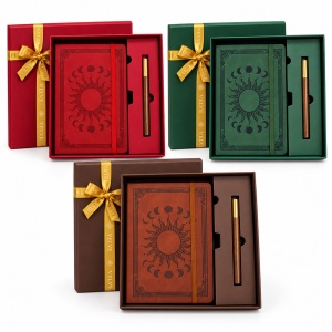 Set Celestial cu agenda vintage din piele ecologica si pix, design Soare si fazele Lunii, in cutie eleganta