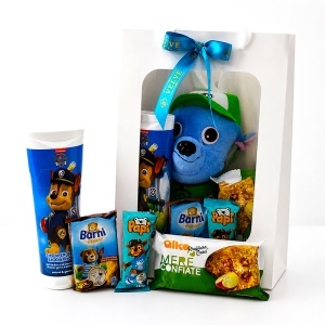 Set complet pentru baieti Chase Paw Patrol, jucarie de plus, gel de dus 2in1, selectie de dulciuri, in ambalaj premium cu funda