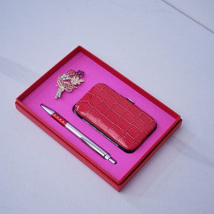 Set cadou Personal Care, cu pix, brosa si trusa pentru ingrijirea unghiilor