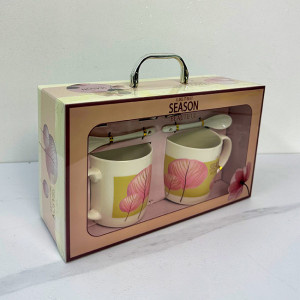 Set elegant ceramic, Beast Season, cu doua cani imprimate floral, 300ml, doua lingurite ceramice si farfurii asortate, in cutie eleganta, Lila