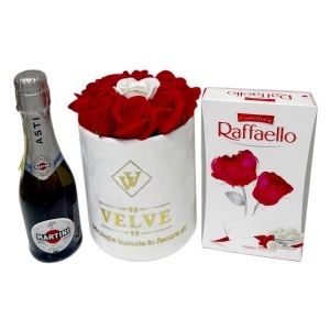 Set elegant pentru femei cu trandafiri din sapun, Raffaello si Martini Asti 200 ml