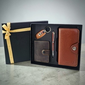 Set pentru barbati Business Kit, cu portofel lung, carnetel, breloc si pix, maro, in cutie eleganta - Img 2