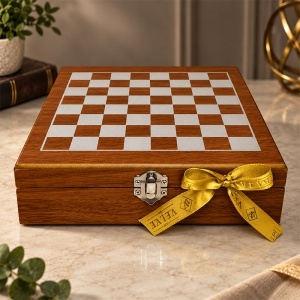 Set pentru barbati Savage Stag, cutie cu tabla si piese de sah, plosca, 2 pahare si palnie - Img 4