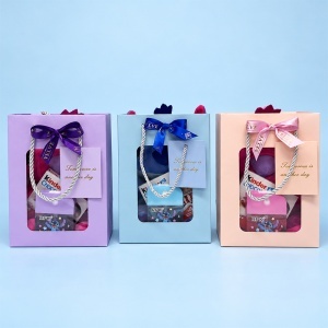 Set pentru copii Stitch Sweet Blue cu plus albastru 24 cm, parfum 35 ml si Kinder Chocolate, in punga cadou albastra - Img 4