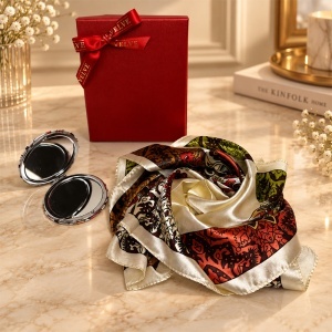 Set pentru femei Satin Glow cu esarfa satinata 50x50 cm si oglinda compacta, in cutie eleganta, crem-ruginiu - Img 4