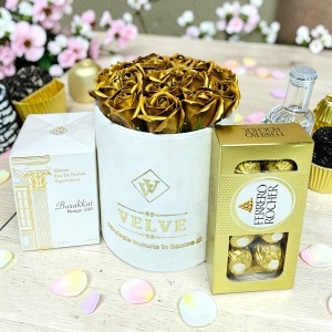 Set premium cu trandafiri de sapun aurii, parfum Barakkat Rouge 540 si Ferrero Rocher - Img 5