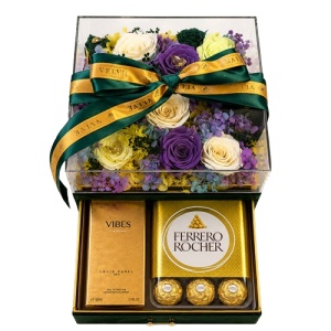 Set premium de lux cu 11 trandafiri criogenati, parfum Louis Varel Vibes 100 ml si praline Ferrero Rocher, in cutie patrata din catifea verde cu sertar si plexiglas