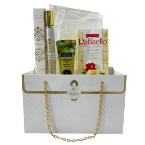 Set premium Luxury White, cu esarfa alba din matase, parfum Badee Al Oud 35 ml, crema de maini si Raffaello, in cutie tip geanta - Img 4