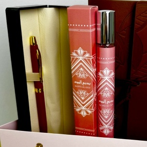 Set premium Prestige Pink pentru femei, cu jurnal, pix si parfum Badee Al Oud 35 ml, in cutie eleganta tip geanta - Img 3