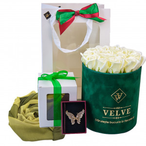 Set Special Spring, cu esarfa, brosa si aranjament din trandafiri de sapun, Verde