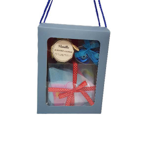 Set special, Womens's Day cu esarfa, martisor, lumanare parfumata si 3 trandafiri din sapun, gri