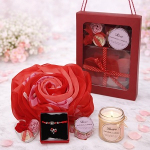 Set special, Womens's Day cu esarfa, martisor, lumanare parfumata si 3 trandafiri din sapun, rosu