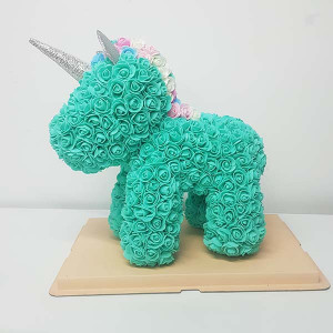 Unicorn Floral turcoaz din Trandafiri de spuma 40 cm, ambalat in cutie, cu LED de lumini