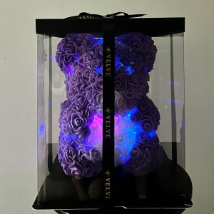 Ursulet floral 30 cm, cu led de lumini, din trandafiri spuma mov cu inima alba, in cutie cadou2