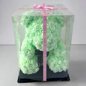 Ursulet floral din trandafiri spuma verde menta, 40 cm, in cutie transparenta eleganta - Img 4
