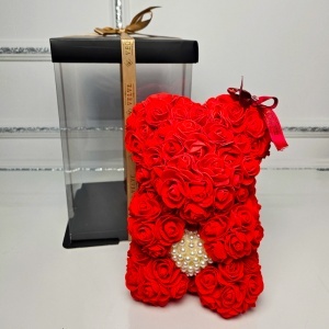 Ursulet floral rosu din trandafiri din spuma cu inimioara din perle 25 cm, decorat manual, in cutie cadou - Img 5