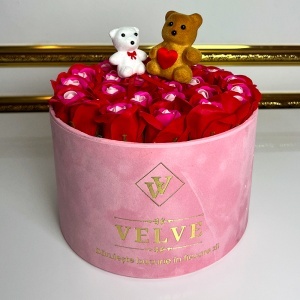 Aranjament floral „Sweet Duo Love”, 25 trandafiri de sapun cu mini ursuleți decorativi - Img 3