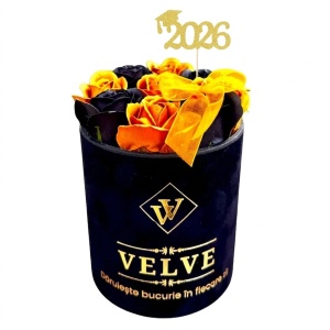 Aranjament floral absolvire 2026 VLV, cu 9 trandafiri de sapun, in cutie neagra si catifea, Gold-Negru