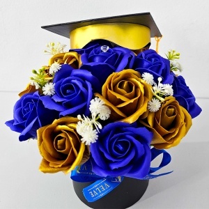 Aranjament floral absolvire Royal Blue cu trandafiri de sapun, in cutie rotunda - Img 2